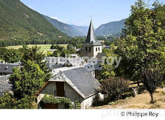 LE VILLAGE DE BOURISP,  EN ETE,  VALLEE D' AURE, HAUTES-PYRENEES. (65F06740.jpg)