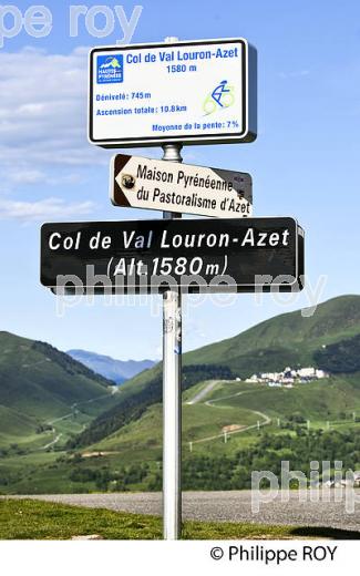 LE VILLAGE PERCHE D' AZET,  EN ETE,  VALLEE D' AURE, HAUTES-PYRENEES. (65F07004.jpg)