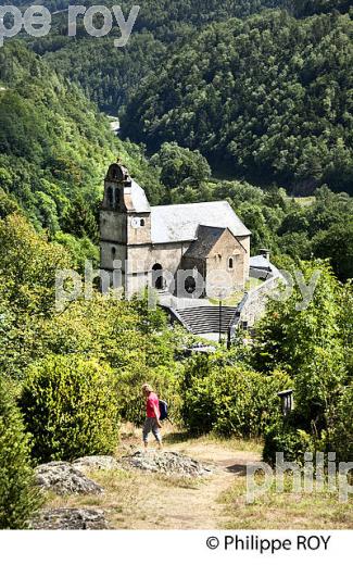 LE VILLAGE PERCHE DE TRAMEZAIGUES, EN ETE,  VALLEE D' AURE, HAUTES-PYRENEES. (65F07126.jpg)