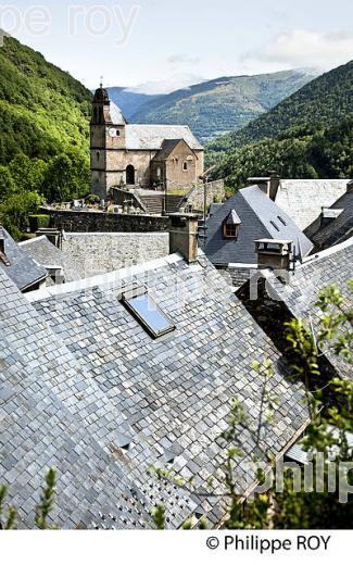 LE VILLAGE PERCHE DE TRAMEZAIGUES, EN ETE,  VALLEE D' AURE, HAUTES-PYRENEES. (65F07129.jpg)
