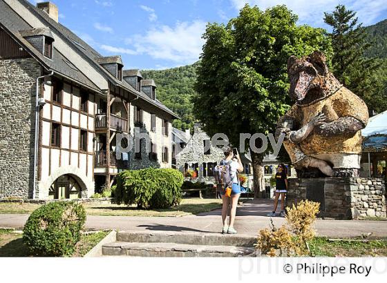 LE VILLAGE DE SAINT-LARY, EN ETE,  VALLEE D' AURE, HAUTES-PYRENEES. (65F07321.jpg)