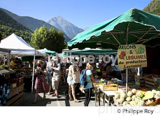 MARCHE, VILLAGE DE SAINT-LARY, EN ETE,  VALLEE D' AURE, HAUTES-PYRENEES. (65F07402.jpg)