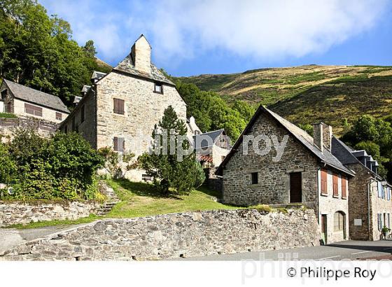 LE VILLAGE PERCHE DE SOULAN, EN ETE,  VALLEE D' AURE, HAUTES-PYRENEES. (65F07412.jpg)