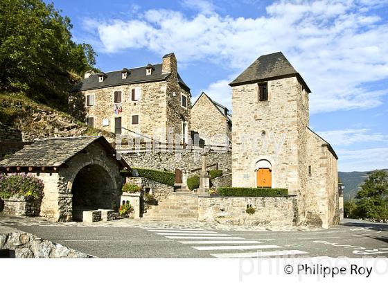 LE VILLAGE PERCHE DE SOULAN, EN ETE,  VALLEE D' AURE, HAUTES-PYRENEES. (65F07413.jpg)