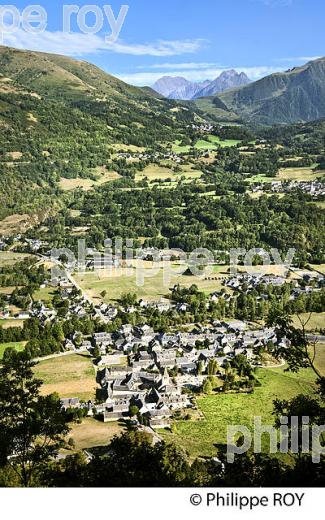 LE VILLAGE DE VIELLE-AURE,  EN ETE,  VALLEE D' AURE, HAUTES-PYRENEES. (65F07616.jpg)