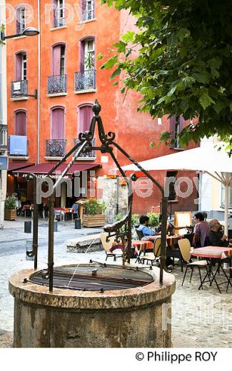 PLACE DE LA REVOLUTION FRANCAISE, QUARTIER SAINT-JEAN, VILLE DE  PERPIGNAN,  ROUSSILLON, CATALOGNE . (66F00430.jpg)