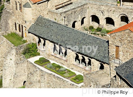 ABBAYE BENEDICTINE  SAINT MARTIN DU CANIGOU, CONFLENT, ROUSSILLON, CATALOGNE, OCCITANIE. (66F00813.jpg)