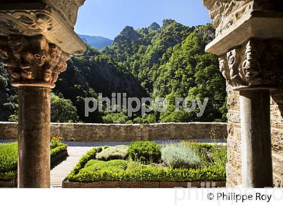 ABBAYE BENEDICTINE  SAINT MARTIN DU CANIGOU, CONFLENT, ROUSSILLON, CATALOGNE, OCCITANIE. (66F00838.jpg)