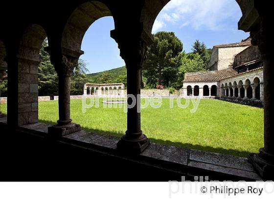 ABBAYE SAINT MICHEL DE CUXA, MASSIF  DU CANIGOU, CONFLENT, ROUSSILLON, CATALOGNE, OCCITANIE. (66F00913.jpg)