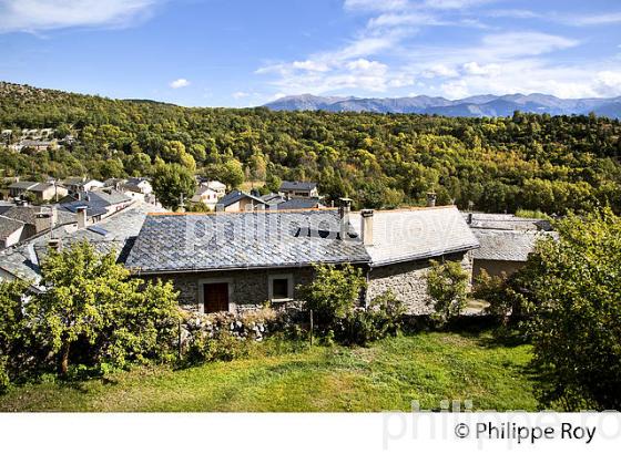 VILLAGE D' ANGOUSTRINE, CERDAGNE, ROUSSILLON, CATALOGNE, PYRENEES ORIENTALES. (66F01137.jpg)