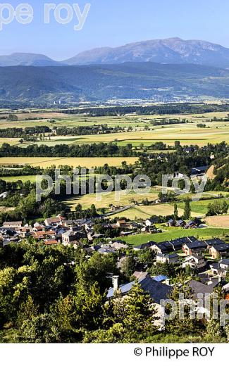 VILLAGE DE ESTAVAR ,  CERDAGNE, ROUSSILLON, CATALOGNE, PYRENEES ORIENTALES. (66F01237.jpg)