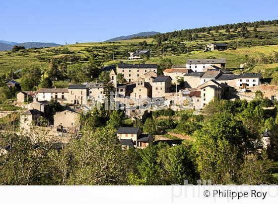 VILLAGE DE EYNE ,  CERDAGNE, ROUSSILLON, CATALOGNE, PYRENEES ORIENTALES. (66F01240.jpg)