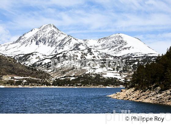 LE LAC DES BOUILLOUSES, MASSIF DU CARLIT,  CERDAGNE, ROUSSILLON, CATALOGNE, PYRENEES ORIENTALES. (66F01823.jpg)