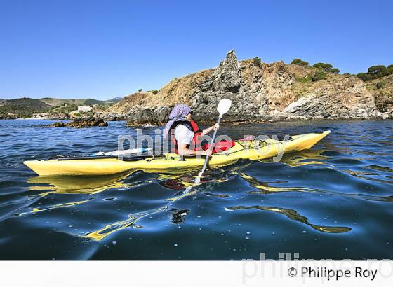 KAYAK DE MER A BANYULS SUR MER , COTE VERMEILLE, ROUSSILLON, CATALOGNE. (66F02011.jpg)