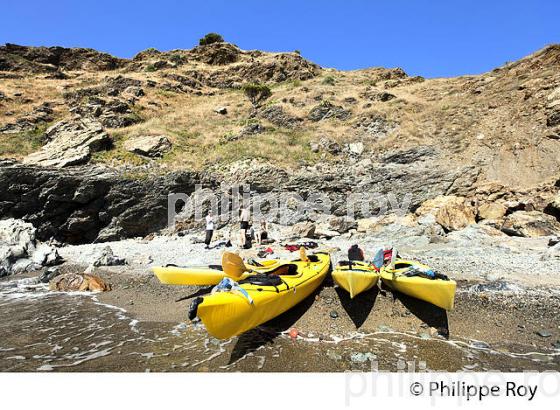 KAYAK DE MER A BANYULS SUR MER , COTE VERMEILLE, ROUSSILLON, CATALOGNE. (66F02016.jpg)