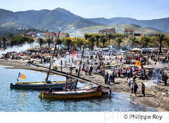 DEJEUNER SUR LA PLAGE, FETE DES VENDANGES, BANYULS SUR MER, COTE VERMEILLE, ROUSSILLON, CATALOGNE. (66F02422.jpg)