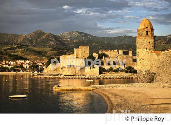 LE VILLAGE FORTIFIE  DE COLLIOURE,  ET LA COTE VERMEILLE, ROUSSILLON, CATALOGNE. (66F02729.jpg)