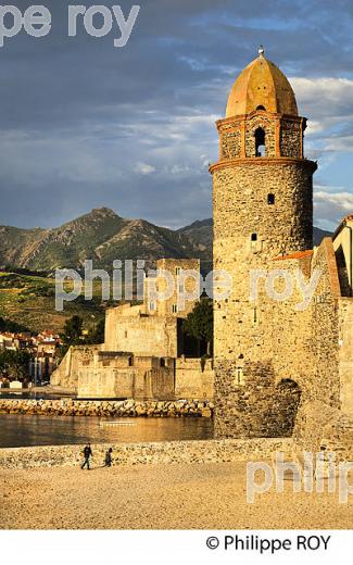 LE VILLAGE FORTIFIE  DE COLLIOURE,  ET LA COTE VERMEILLE, ROUSSILLON, CATALOGNE. (66F02734.jpg)