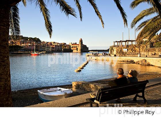 LE VILLAGE FORTIFIE  DE COLLIOURE,  ET LA COTE VERMEILLE, ROUSSILLON, CATALOGNE. (66F02808.jpg)