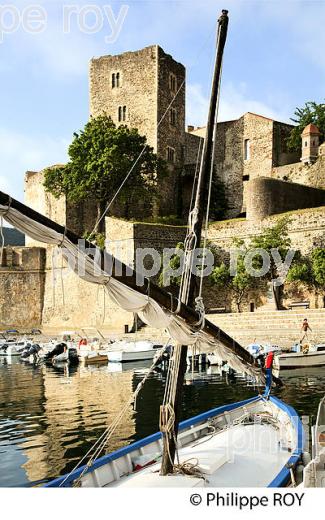 LE VILLAGE FORTIFIE  DE COLLIOURE,  ET LA COTE VERMEILLE, ROUSSILLON, CATALOGNE. (66F02822.jpg)