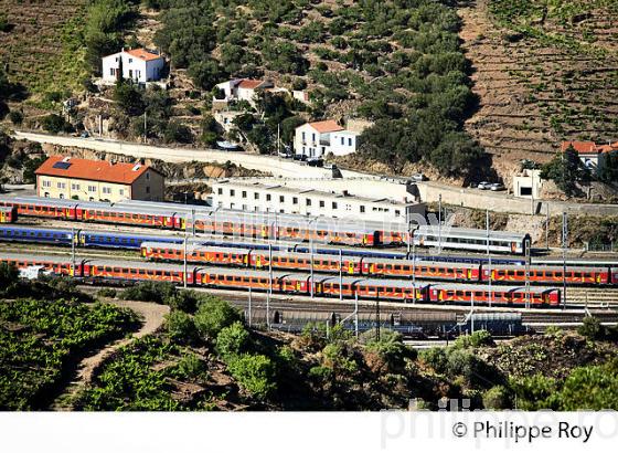 TER, GARE FERROVIERE   DE CERBERE,   COTE VERMEILLE, ROUSSILLON, CATALOGNE. (66F03216.jpg)