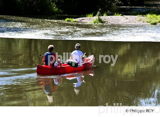 CANOE SUR LA RIVIERE DE L'OGNON, HAUTE-SAONE, FRANCE (70F00102.jpg)