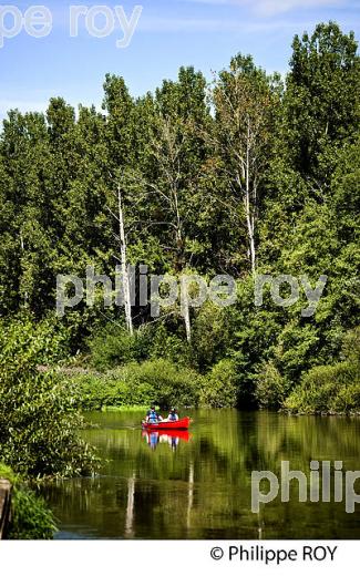 CANOE SUR LA RIVIERE DE L'OGNON, HAUTE-SAONE, FRANCE (70F00112.jpg)