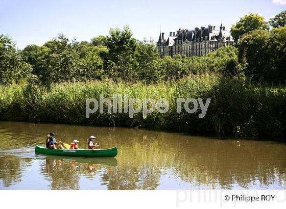 CANOE SUR LA RIVIERE DE L'OGNON, HAUTE-SAONE, FRANCE (70F00116.jpg)