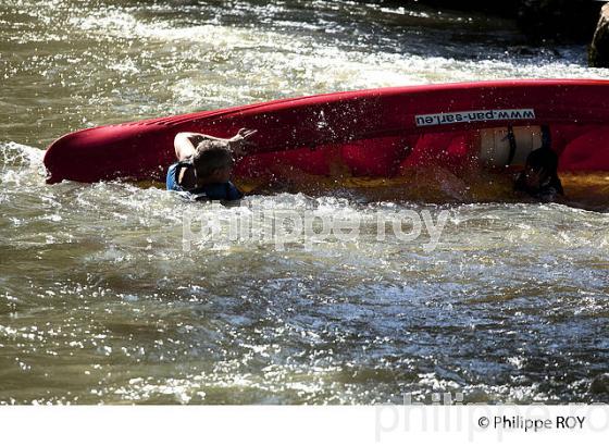CANOE SUR LA RIVIERE DE L'OGNON, BONNAL, DOUBS, FRANCE (70F00123.jpg)