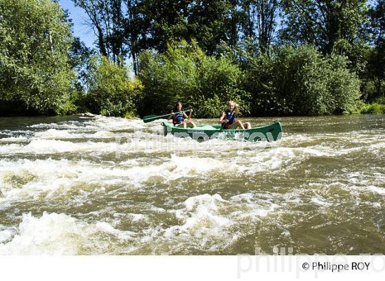 CANOE SUR LA RIVIERE DE L'OGNON, HAUTE-SAONE, FRANCE (70F00134.jpg)
