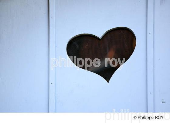 COEUR, PORTE DE FERME COMTOISE, FRANCHE-COMTE, FRANCE (70F00219.jpg)