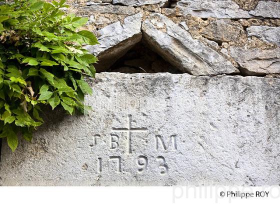 LINTEAU GRAVE, MAISON DE LA VALLEE DE L'OGNON, FRANCE (70F00438.jpg)