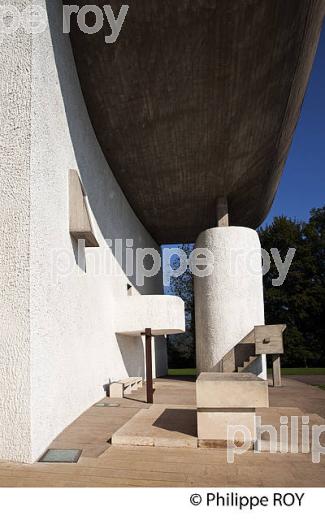 CHAPELLE NOTRE-DAME DU HAUT, LE CORBUSIER, RONCHAMP, FRANCE (70F00706.jpg)