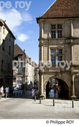 VILLE DE LUXEUIL-LES-BAINS, FRANCHE-COMTE, FRANCE (70F00734.jpg)