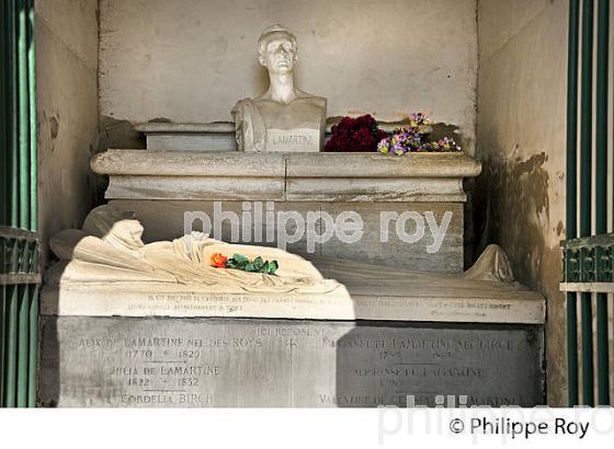 TOMBEAU DE LA FAMILLE LAMARTINE, CIMETIERE DU VILLAGE DE SAINT POINT , ROUTE LAMARTINE, MACONNAIS,  BOURGOGNE. (71F00329.jpg)