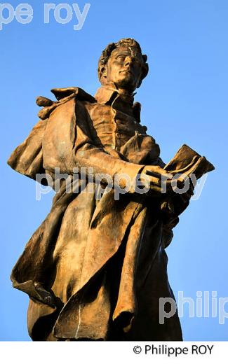 STATUE DE ALPHONSE DE LAMARTINE, CIRCUIT LAMARTINE, CENTRE HISTORIQUE, VILLE  DE MACON,  MACONNAIS,  BOURGOGNE. (71F00539.jpg)