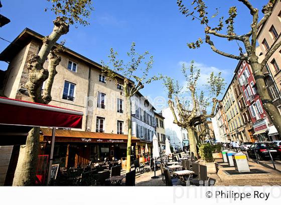 LA PLACE AUX HERBES, CENTRE HISTORIQUE DE MACON, MACONNAIS,  BOURGOGNE. (71F00711.jpg)