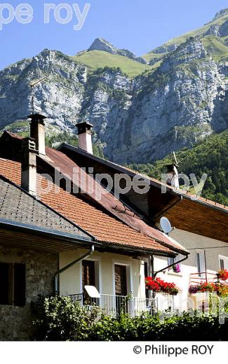 VILLAGE, MASSIF DES BAUGES, SAVOIE  (73F01105.jpg)