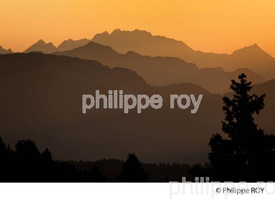 PANORAMA DU MONT REVARD, MASSIF DES BAUGES, SAVOIE (73F01216.jpg)