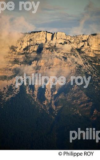 PANORAMA DU MONT REVARD, MASSIF DES BAUGES, SAVOIE (73F01224.jpg)