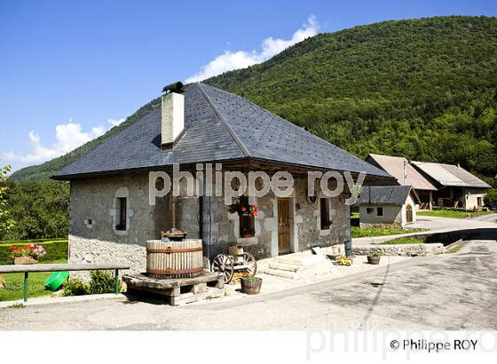 MAISON BAUJUE, ROUTHENNES, LES BAUGES, SAVOIE, FRANCE (73F01237.jpg)