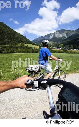 CYCLOTOURISME, VELO ELECTRIQUE, MASSIF DES BAUGES, SAVOIE (73F01313.jpg)