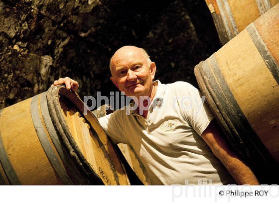 MICHEL GRISARD, VITICULTEUR, FRETERIVE, SAVOIE, FRANCE (73F01535.jpg)