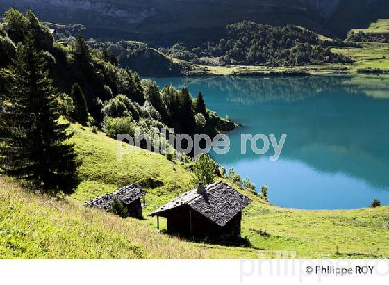 CHALETS DU BEAUFORTIN ET , LAC DE ROSELEND, SAVOIE, FRANCE (73F02611.jpg)