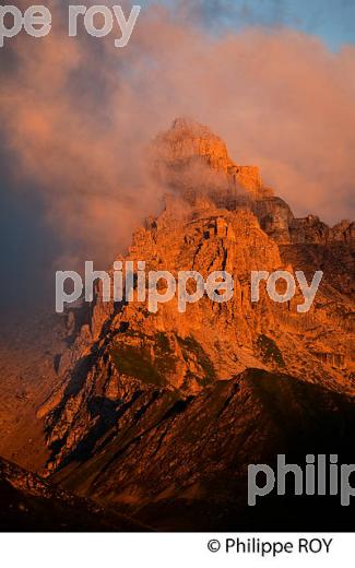 COUCHER DE SOLEIL SUR LE MASSIF DU BEAUFORTAIN, SAVOIE, FRANCE (73F02711.jpg)