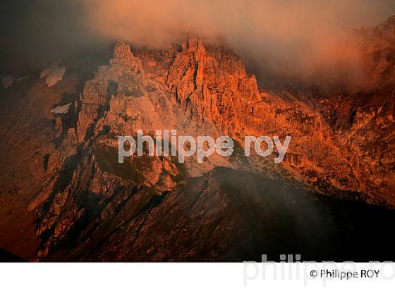 COUCHER DE SOLEIL SUR LE MASSIF DU BEAUFORTAIN, SAVOIE, FRANCE (73F02713.jpg)