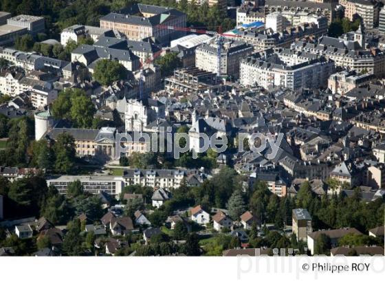 VUE AERIENNE DE LA VILLE DE CHAMBERY, SAVOIE, FRANCE (73F02734.jpg)