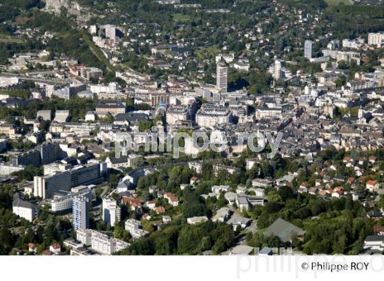 VUE AERIENNE DE LA VILLE DE CHAMBERY, SAVOIE, FRANCE (73F02737.jpg)
