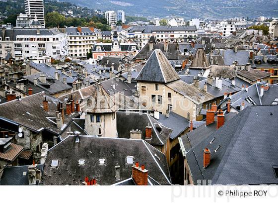 TOITS DE LA VIEILLE VILLE DE CHAMBERY, SAVOIE, FRANCE (73F02739.jpg)