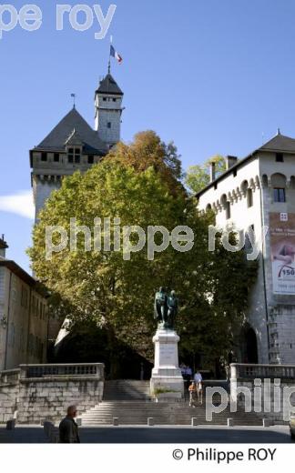 STATUE FRERES MAISTRE,CHATEAU, VIEUX CHAMBERY, SAVOIE, FRANCE (73F02801.jpg)